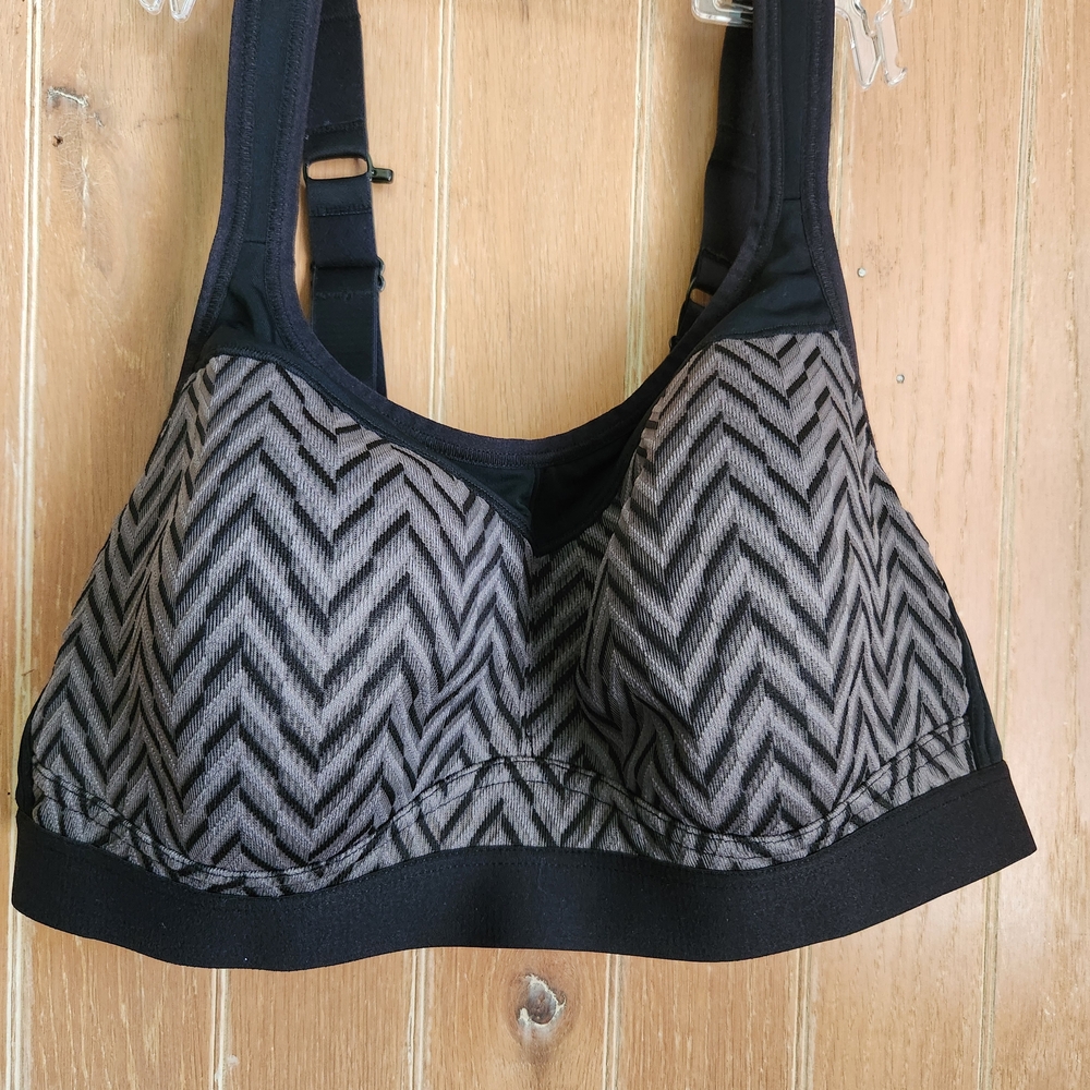 Black and Gray Chevron Sports Bra with Wide Straps
